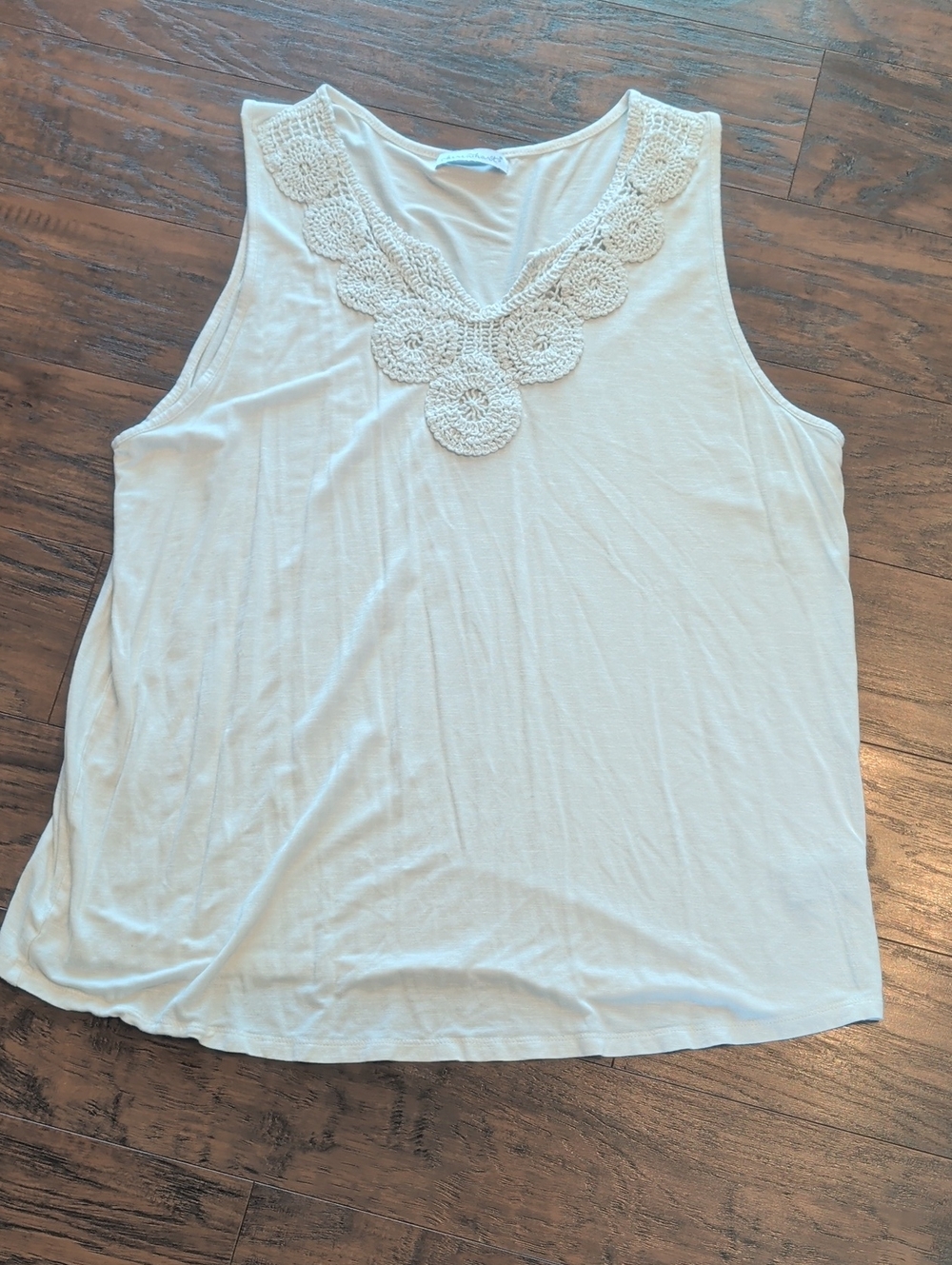 KEREN hart Cream Crochet V-Neck Tank Top
